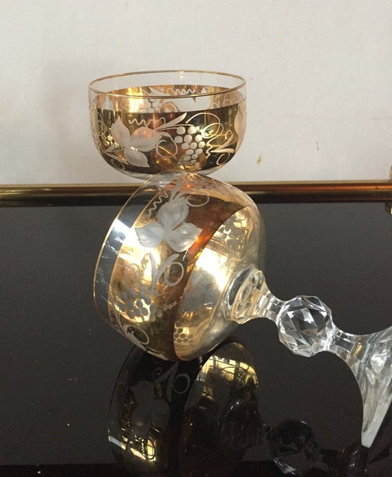 Set di bicchieri in cristallo con bordo dorato