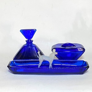 Kobalt Blau Parfüm-Gläser Frisiertisch-Garnitur Parfum Flacon blaue Glasdose Kammschale leuchtend blau Art Deco Glas 1930-40er
