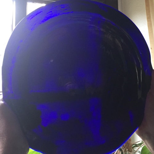 Design glass bowl Glasbruck deep blue, Scandic shops handmade fruit bowl Glasbruck cobalt blue rare, organically shaped glass, minimalist 60s-70s