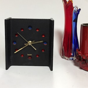 Post Modern table clock, steel Memphis design clock, T-beam clock steel housing, brass, circles black red blue, minimalist handmade 80s