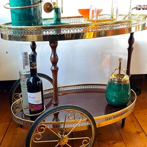 Barwagen Messing Mahagoni XL ovaler Teewagen Neoklassizistischer Vintage Servierwagen Getränkewagen Hausbar Hollywood Regency 1960er Jahre