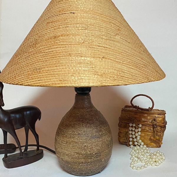 60s design table lamp handmade ceramic by Claire Zange for Kroesselbach, Germany design table lamp brown original raffia lampshade