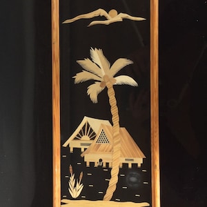 Stroh-Kunst Wandbild Asien Haus Landschaft Impression , Volkskunst Wanddekor Germany hand-gefertigt Palme Sonnenuntergang 60er Original
