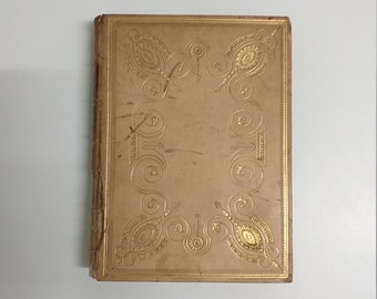 The Home Affections Portrayed by The Poets , raccolta di poesie del 1858 con Byron e Burns. Vitello lucido, fregi dorati. Colonna vertebrale danneggiata.