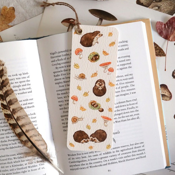 Pocketbook bookmark - Illustrated with a watercolor pattern of hedgehogs in autumn - Handmade in France