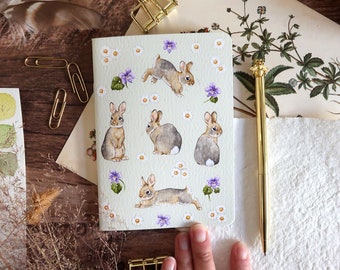 A6 Notizbuch mit Hasen und Frühlingsblumen, handgemachtes Notizbuch, Recyclingpapier, Briefpapier im Landhausstil