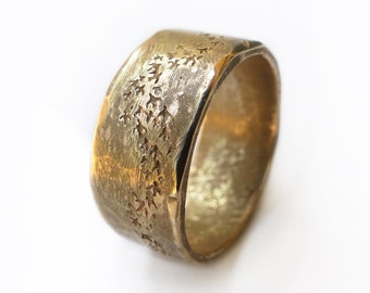 Men's Feather Ring, Outdoor Wedding Band with Starling Birds