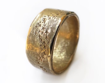 Men's Feather Ring, Outdoor Wedding Band with Starling Birds