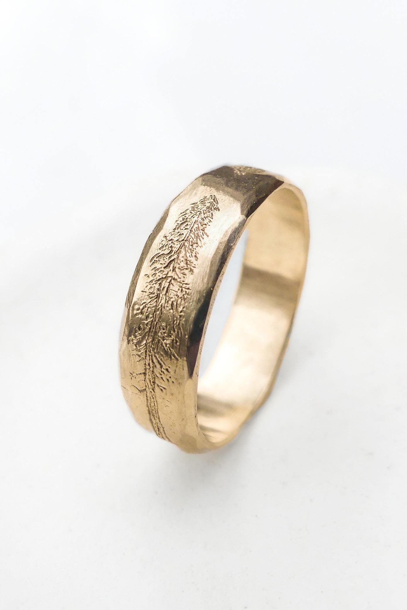 Men’s Tree Wedding Ring inspired by nature in 14k Gold