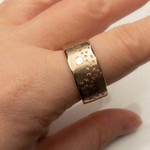 Mens Feather Ring 14k Gold Rustic Wedding Band With Birds image 3