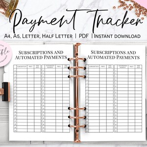 Op de afbeelding: Een printbare betalingstracker voor abonnementen en automatische betalingen. De tracker is verdeeld in twee kolommen, elk met koppen voor abonnement, prijs, vervaldatum, automatische betaling, prijs en vervaldatum. De tracker is ontworpen voor gebruik met een map.