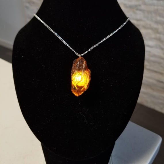 Orange Soul Stone Black Widow Pendant Necklace - Raw Infinity