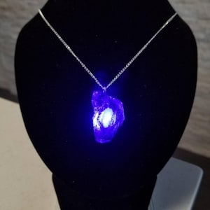 Blue Space Stone Pendant Necklace - Raw Infinity Stones (INDIVIDUAL) - Gauntlet Avengers cosplay prop replica azul glowing crystal tesseract