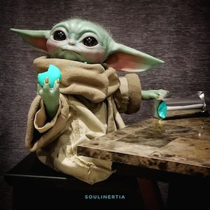 Macarons espaciales de Grogu "Baby Yoda" con funda para galletas - ¡Magnéticos! Réplica de utilería de resina. Incluye 6 macarons. ¡ENVÍO GRATIS!