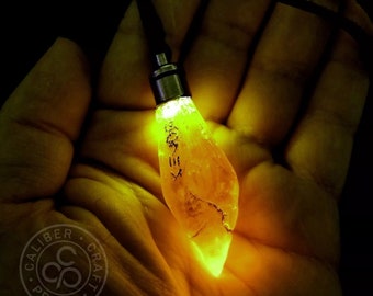 Jyn's Yellow Glowing Kyber Crystal - Star Wars Trust In The FORCE Rey Lightsaber Rogue One Jedi cosplay replica keychain 100% handcrafted