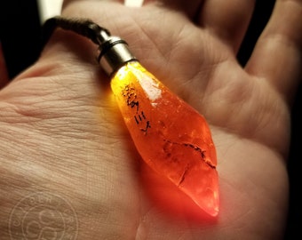 Jyn&#39;s Orange Glowing Kyber Crystal - Star Wars Trust In The FORCE Andor Lightsaber Rogue One Jedi cosplay replica keychain 100% handcrafted