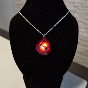Red Reality Stone Pendant Necklace - Raw Infinity Stones (INDIVIDUAL) Gauntlet Avengers cosplay prop Sorcerer&#39;s Bloodstone werewolf by night
