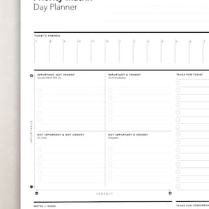 Peut inclure: Un planificateur quotidien imprimable noir et blanc avec une matrice de priorit&eacute;s. Le planificateur comprend des sections pour l'agenda du jour, les t&acirc;ches du jour, les t&acirc;ches de demain, les notes et les id&eacute;es, et l'urgence.
