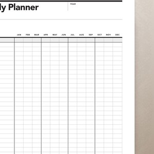 Pode incluir: Um planejador anual imprim&iacute;vel em preto e branco com as palavras "My Planner" no topo e "YEAR" no canto superior direito. O planejador &eacute; dividido em 12 meses, com cada m&ecirc;s tendo uma grade de 30 quadrados.