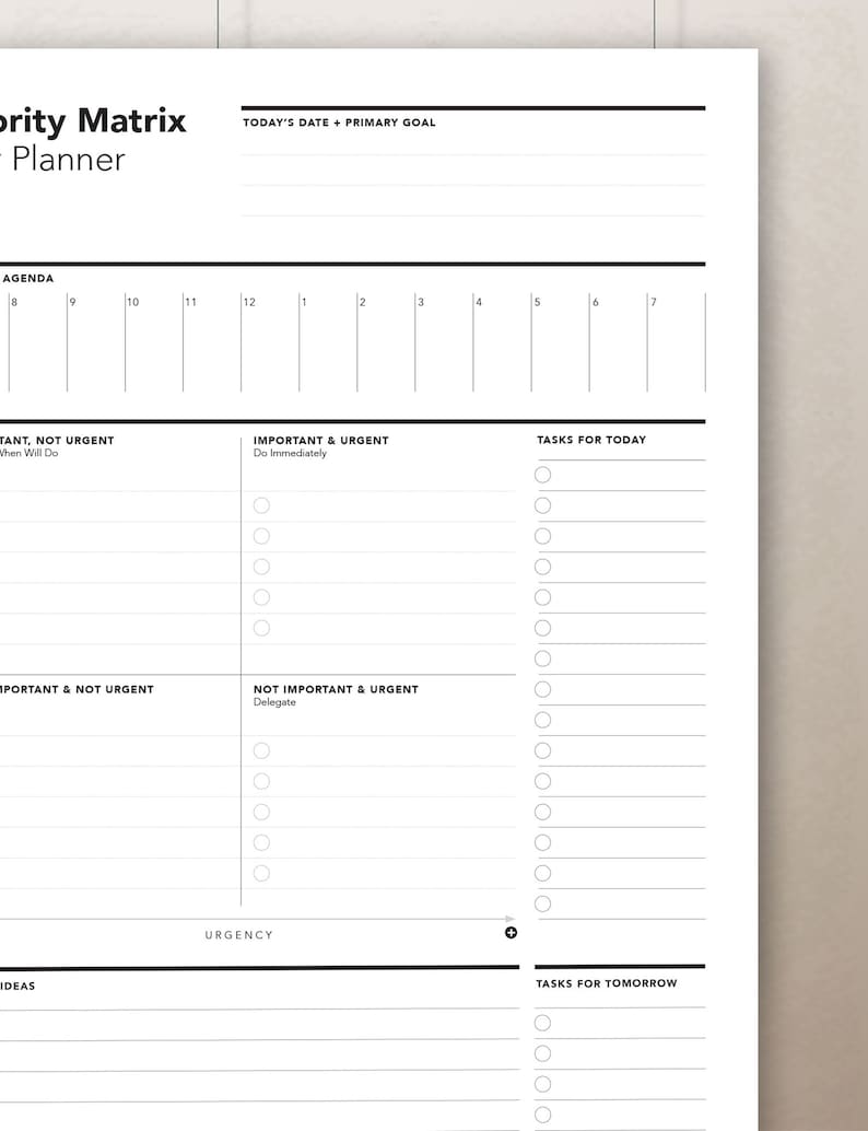 Peut inclure: Un planificateur de productivit&eacute; imprimable noir et blanc avec une matrice de priorit&eacute;, un agenda et des sections pour les t&acirc;ches d'aujourd'hui et de demain. Le planificateur comprend des sections pour les t&acirc;ches importantes et urgentes, les t&acirc;ches importantes et non urgentes, les t&acirc;ches non importantes et urgentes, et les t&acirc;ches non importantes et non urgentes.