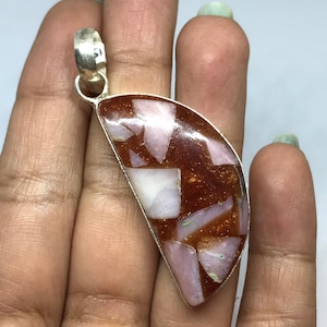 Pinker peruanischer Opal in Resin Anhänger