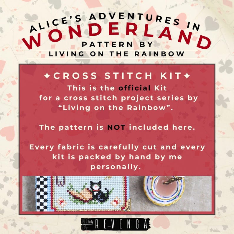 以下が含まれることがあります： 「Living on the Rainbow」による「不思議の国のアリス」プロジェクトのクロスステッチキット。 キットには手でカットされた生地が含まれています。 パターンは含まれていません。 画像は黒猫のクロスステッチデザインを示しています。