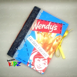 Upcycled Wendy&#39;s Wrapper Notizbuch: Handgenähtes Journal