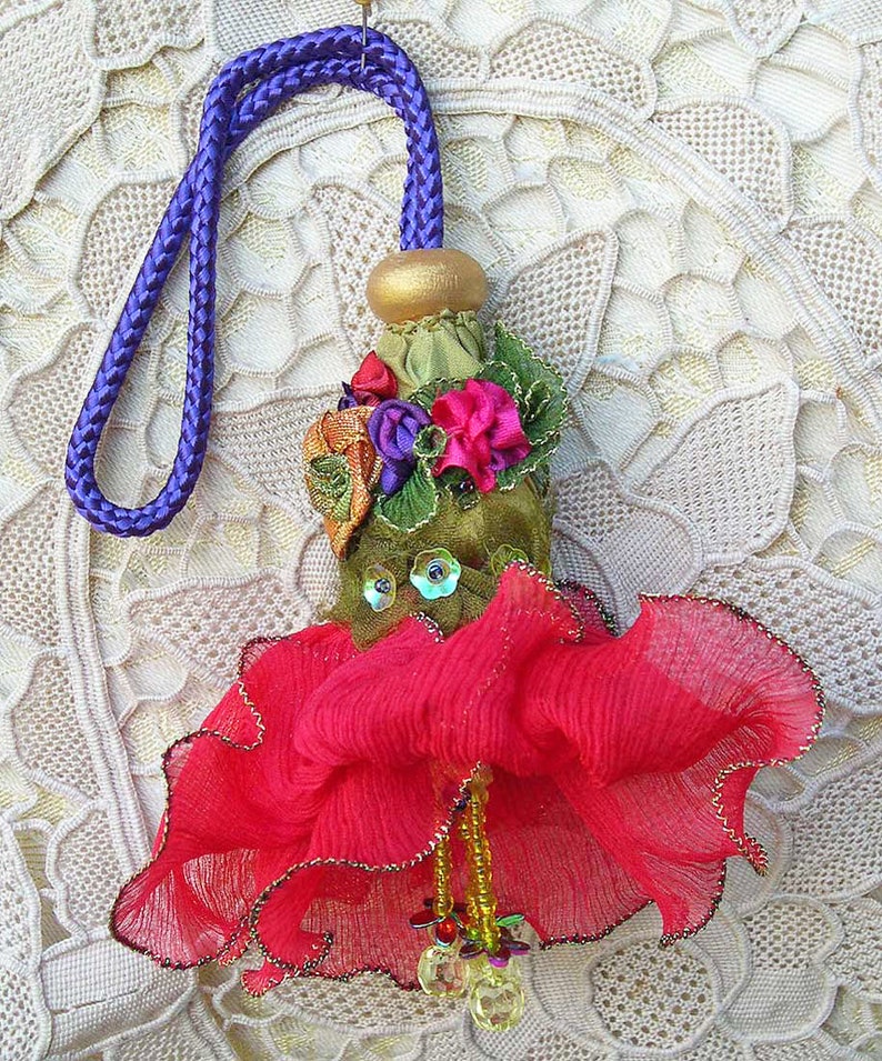 English Summer Blossom Tassel Embroidery Kit