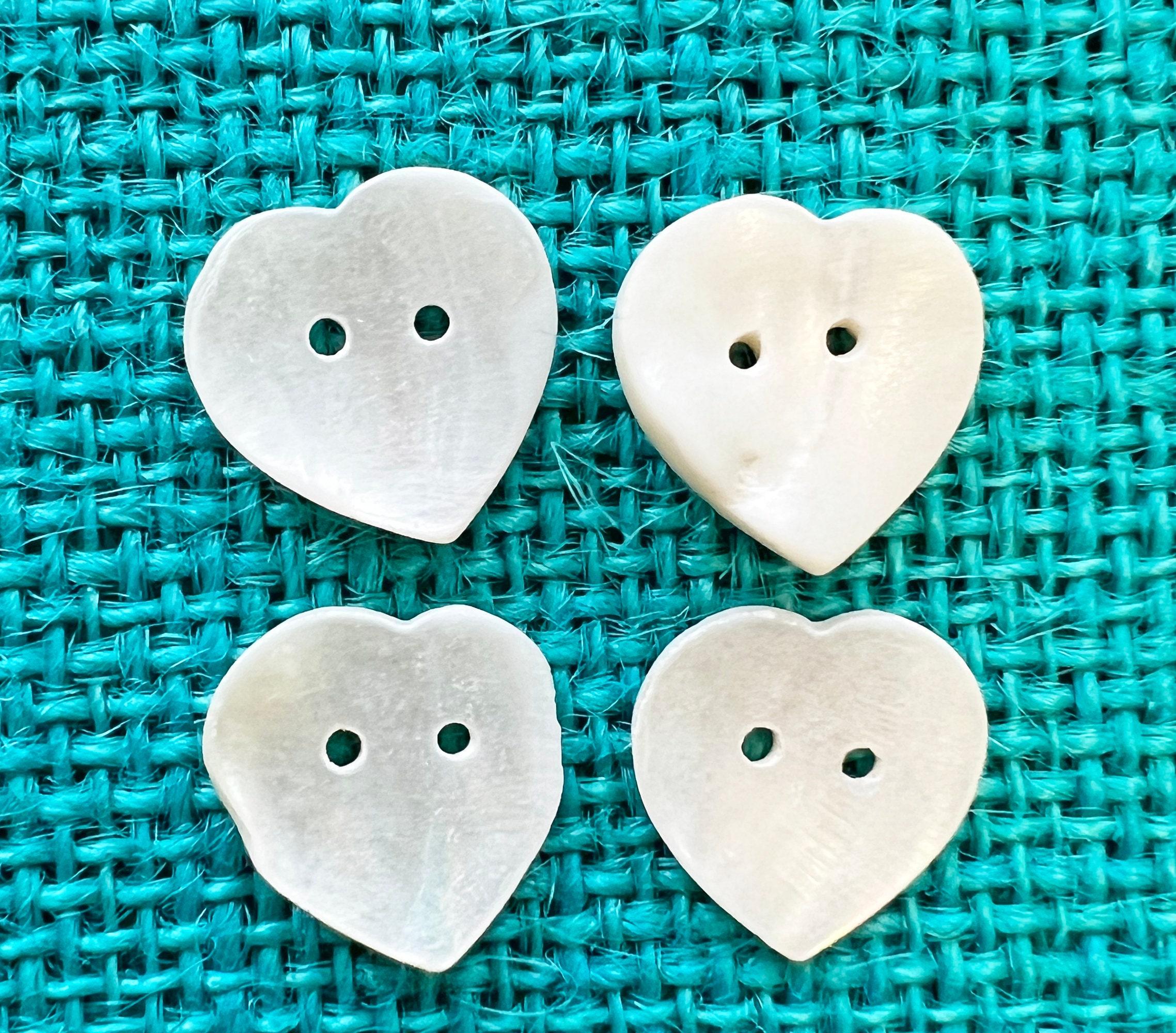Meetppy Guzon 200pcs 14mm Heart Shaped Multicolor 2 Holes Plastic Sewing Buttons for Sewing Scrapbooking Knitting