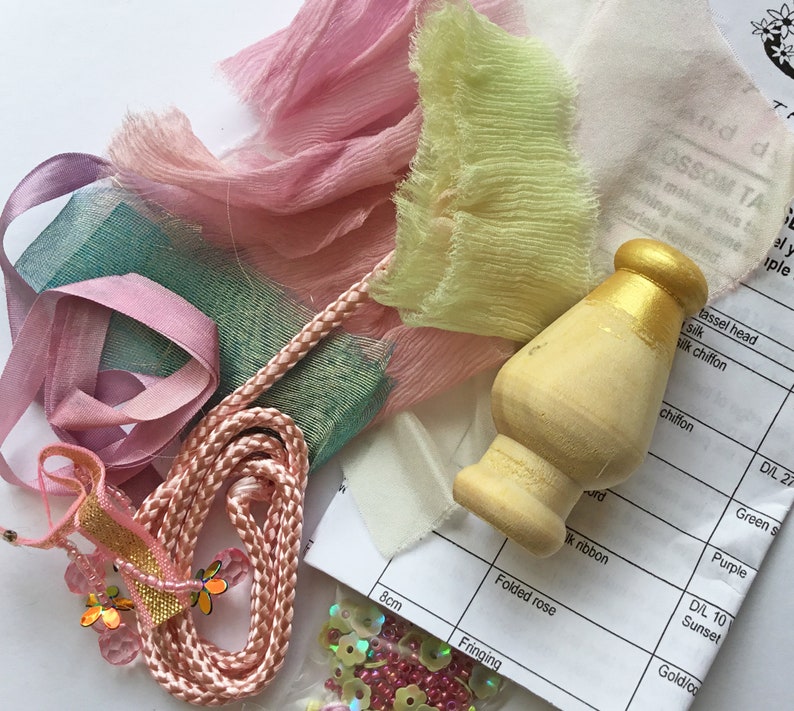 English Summer Blossom Tassel Embroidery Kit