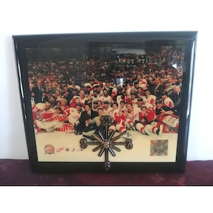 Vintage Detroit Red Wings Wooden Clock Stanley Cup Champions 2002
