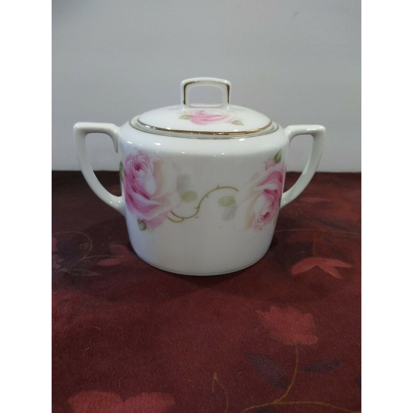 チリ　Sugar A sweet discovery: a Bavarian sugar bowl in the East Lansing