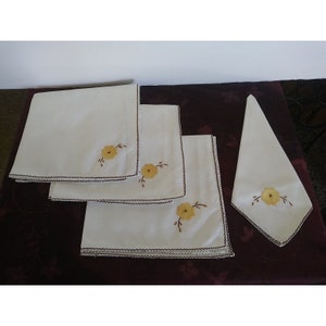 Vintage Embroidered Set Of 4 Dinner Napkins Appliqued Flowers AS IS 14&quot; x 14&quot;