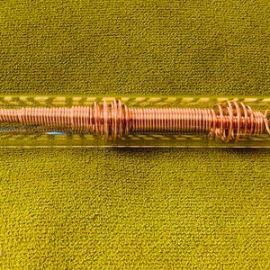 Pluma Magrav Health con dos bobinas esféricas de cobre desnudo, lista para el proceso de nanorrecubrimiento - Tecnología Keshe para la curación