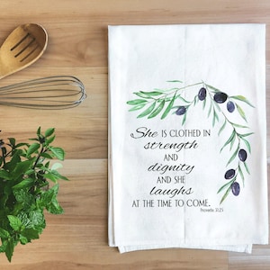 Sie lacht Mehlsack Handtuch | Christian Geschirrtuch | Sprüche 31 | Christliches Inspirational Kitchen Decor & Geschenk