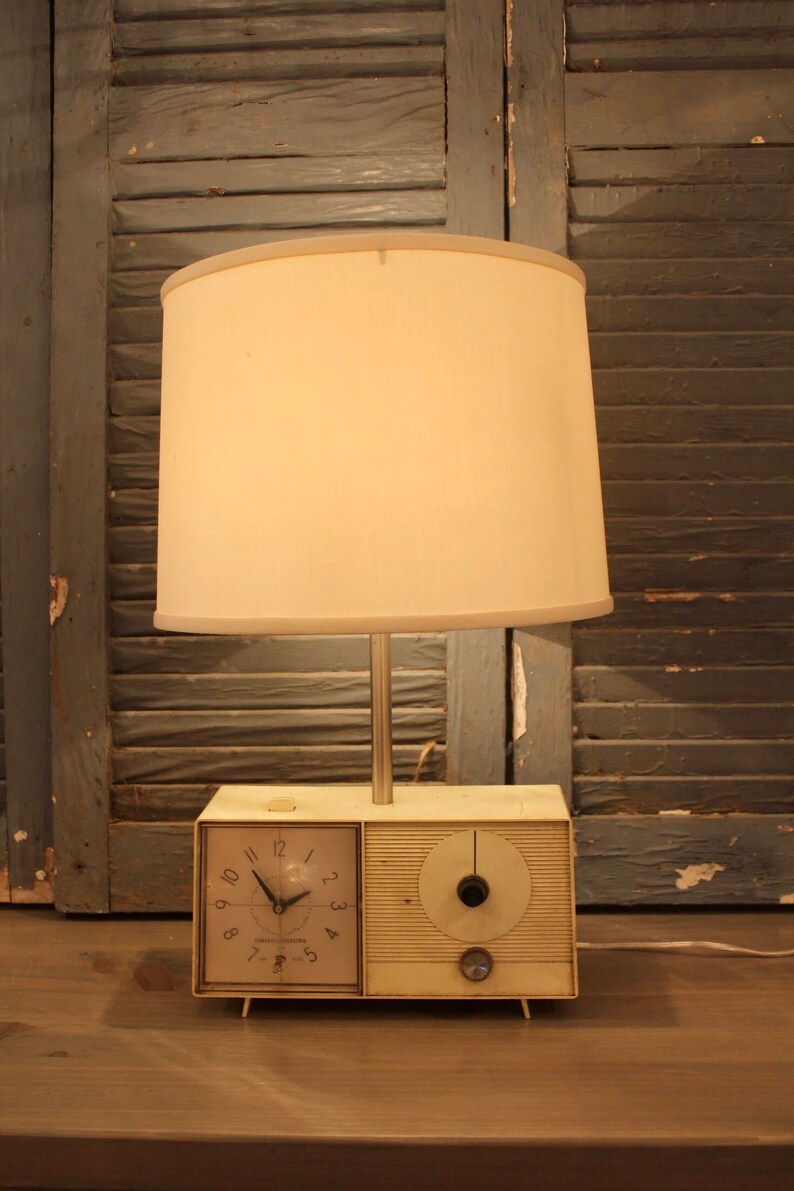 Vintage Radio Lamp Image 0