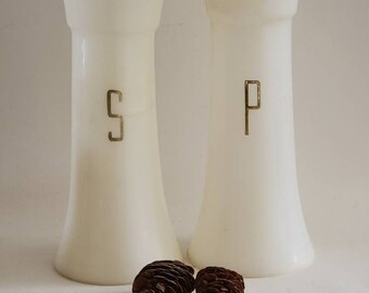 NEW Tupperware Large Hourglass Salt & Pepper Shakers Set 6" BLUE FREE US Ship! NEW Tupperware Large Hourglass Salt & Pepper Shakers Set 6" BLUE FREE US Ship!