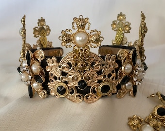 Black Pearl Baroque Crown with matching Earrings