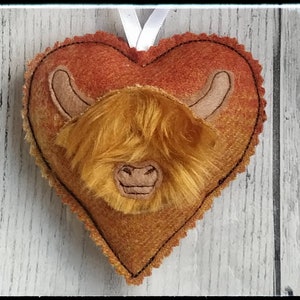 Highland cow , pretty farmhouse decor, fall decor ideas for the home, cow gifts ornament, Scottish gift, Christmas hanging heart