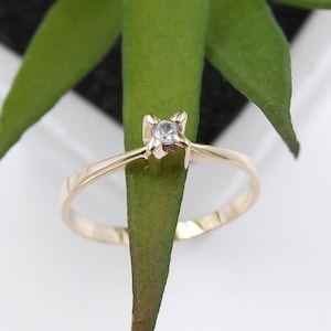 Solitarie Engagement Ring in Yellow Gold 9 kt (375th) women with natural diamond