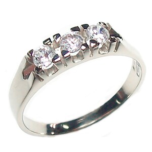 Women&#39;s trilogy ring in white gold 18 kt with natural diamonds