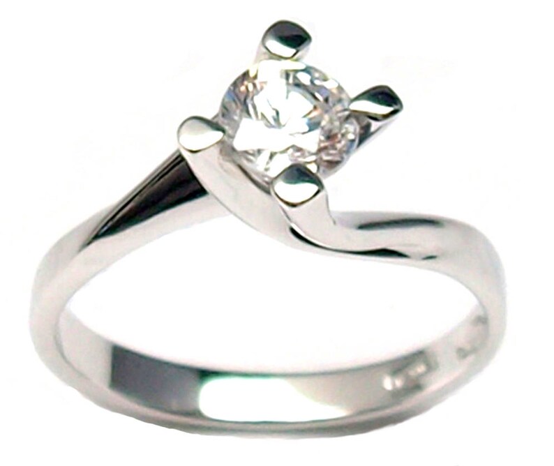 Sterling argento 9 x 7 mm pera taglio da donna solitario