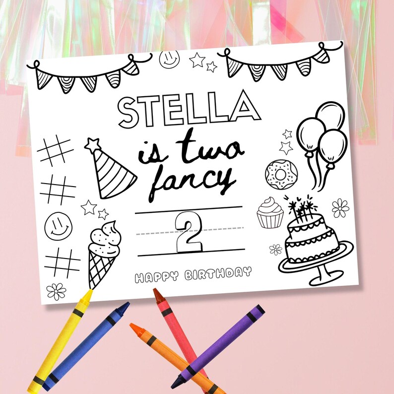 Puede incluir: Una p&aacute;gina para colorear en blanco y negro con el texto "STELLA is two fancy" y "HAPPY BIRTHAY". La p&aacute;gina incluye ilustraciones de un gorro de fiesta, un cono de helado, un pastel, globos y otros elementos festivos. Se ven crayones de colores.
