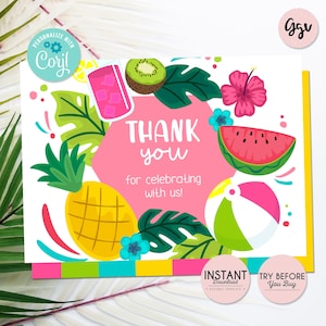 Könnte beinhalten: Eine rosafarbene und weiße Dankeskarte mit tropischem Thema. Die Karte zeigt eine Ananas, eine Wassermelone, eine Kiwi, ein Glas Saft, einen Strandball und eine Hibiskusblüte. Der Text auf der Karte lautet "Vielen Dank, dass Sie mit uns gefeiert haben!"