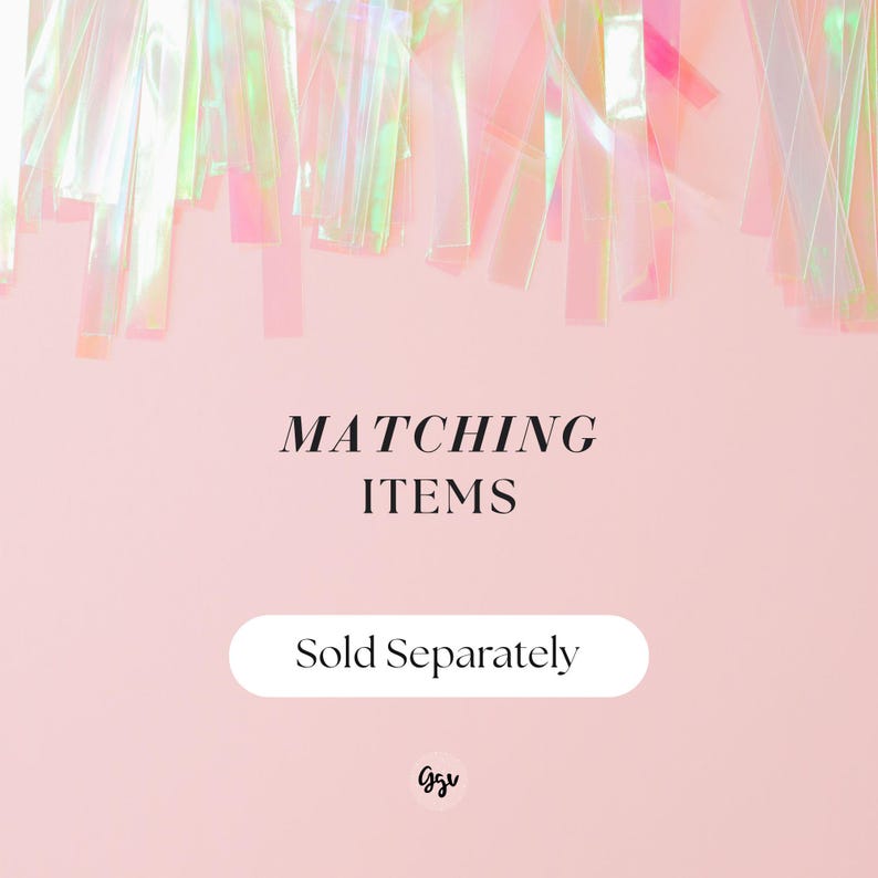 Puede incluir: Un fondo rosa con serpentinas iridiscentes en la parte superior. El texto "MATCHING ITEMS" est&aacute; en el centro, con "Sold Separately" debajo. Una firma est&aacute; en la parte inferior.