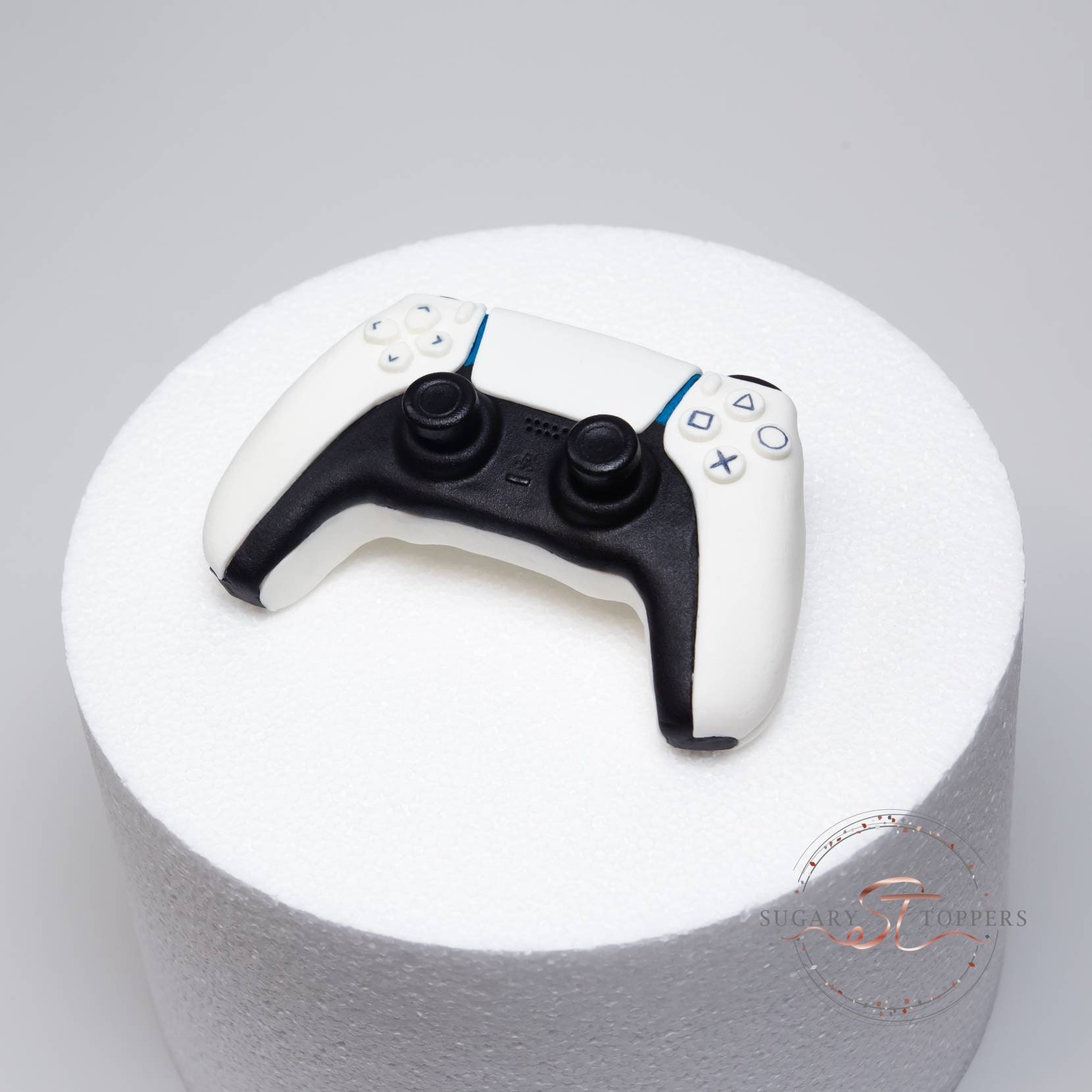 manette en chocolat pour décoré un gâteau #cakedesign #cakedesignquebe