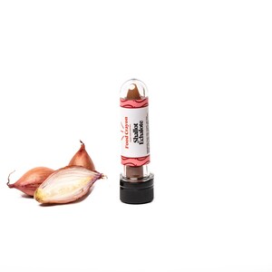 May include: A small tube of brown food crayon with a white label that says "Food Crayon / Shallot Echalote". Two shallots are in the foreground.