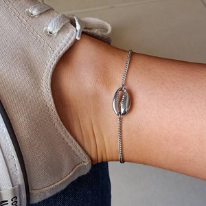 Silverfärgad kauri snäckskal fotlänk Ocean fotlänk Hav Elegant brudtärne Boho stapelbar lager-på-lager