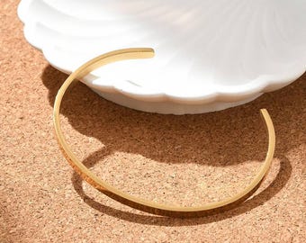 Goldenes Manschettenarmband 18k vergoldeter Edelstahl Stapeln Minimalist Open Cuff Armreif