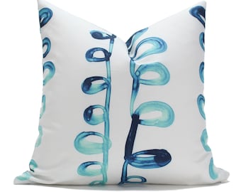 Jenny San Martin Design - Pillow in Loop Vertical | Winter Blues - Designer Pillow - Blue and White Contemporary Pattern